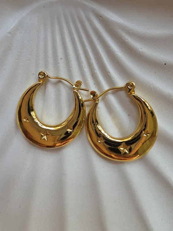 Roslyn_Hoop_Earrng_(Star_Embossed)