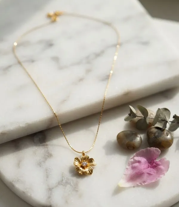 Lulu_Dainty_Flower_Pendant_Necklace