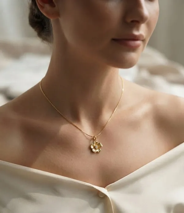 Lulu_Dainty_Flower_Pendant_Necklace