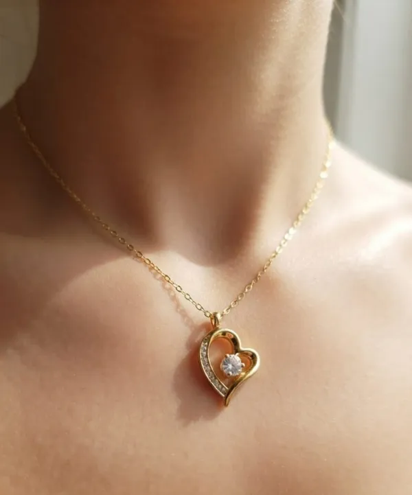 Dora_Heart_Necklace