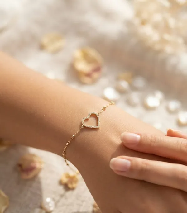 Nina_Simple_Hollow_Heart_Chain_Bracelet