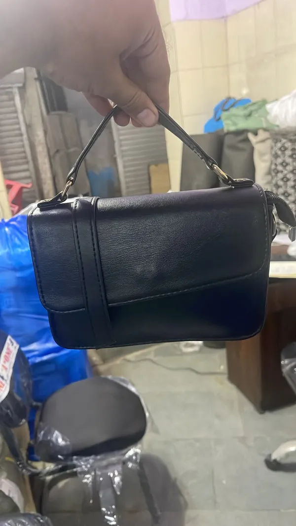 Black_Patent_Leather_Shoulder_Bag_for_Women