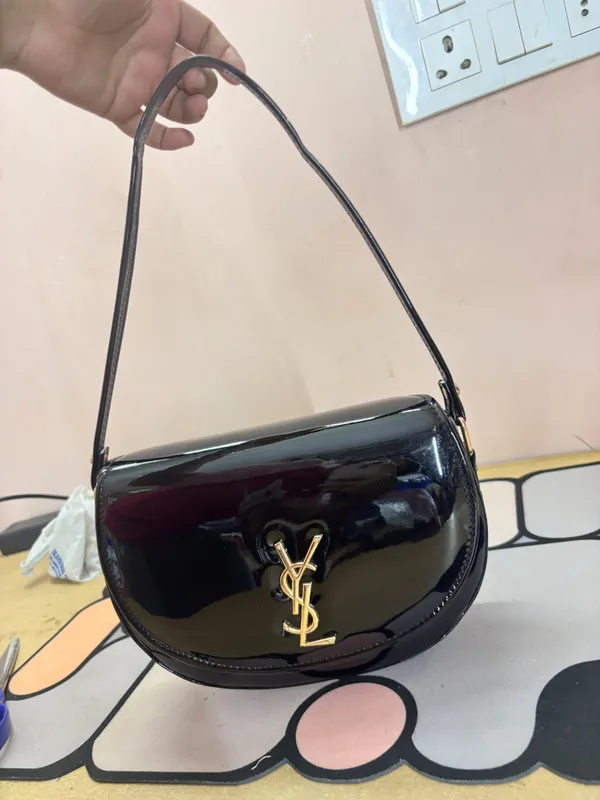 Black_Patent_Finish_Shoulder_Bag_for_Women