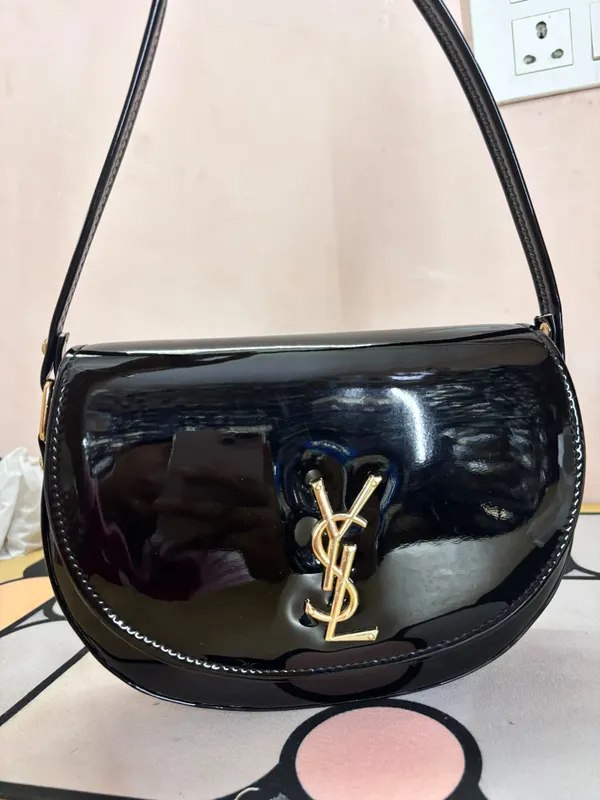 Black_Patent_Finish_Shoulder_Bag_for_Women