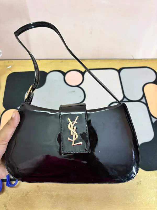 Black_Glossy_Shoulder_Bag_for_Women