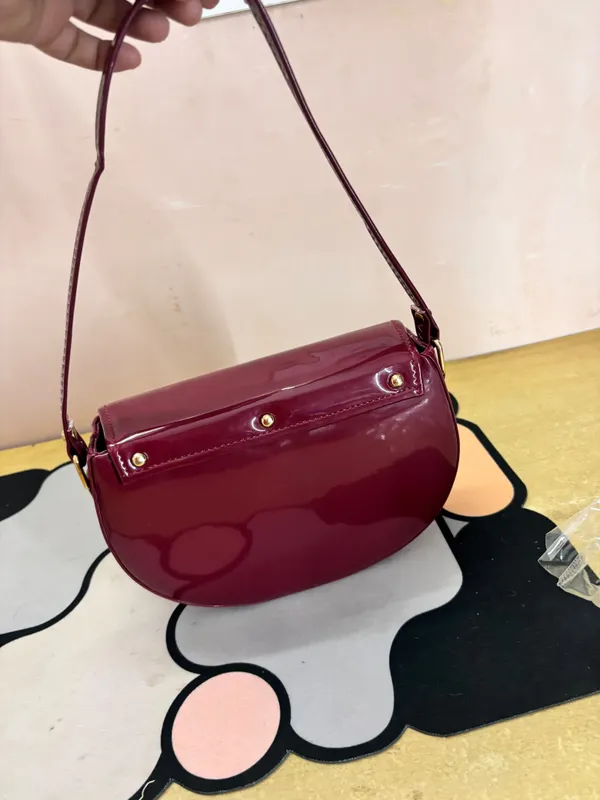 Burgundy_Patent_Shoulder_Bag_for_Women
