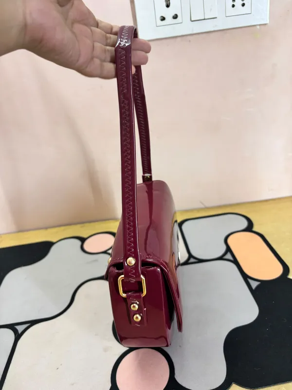 Black_Patent_Finish_Shoulder_Bag_for_Women