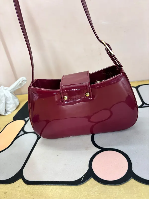 Black_And_Burgundy_Patent_Shoulder_Bag_for_Women