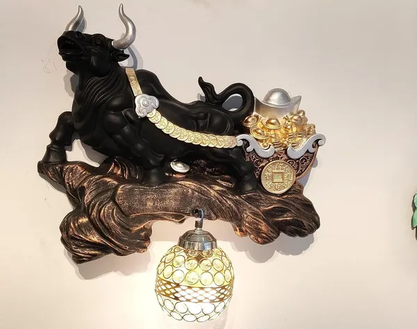 Bull_Wall_Lamp_Resin