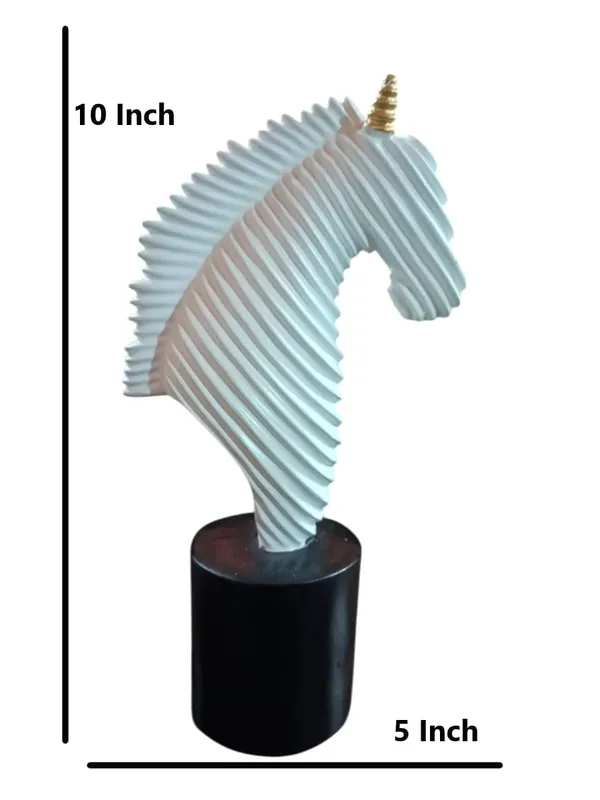 Horse_Head_Sculpture_On_Base