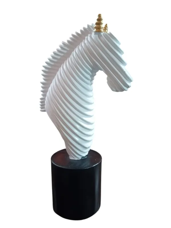 Horse_Head_Sculpture_On_Base
