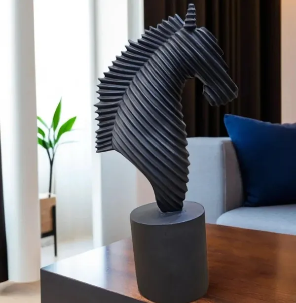 Horse_Head_Sculpture_On_Base