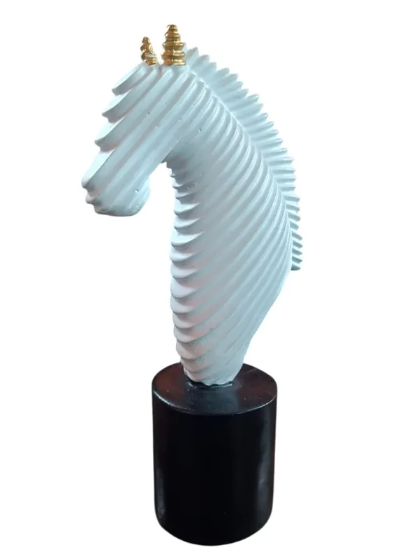 Horse_Head_Sculpture_On_Base