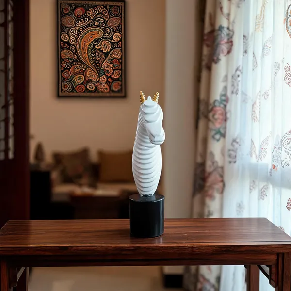 Horse_Head_Sculpture_On_Base