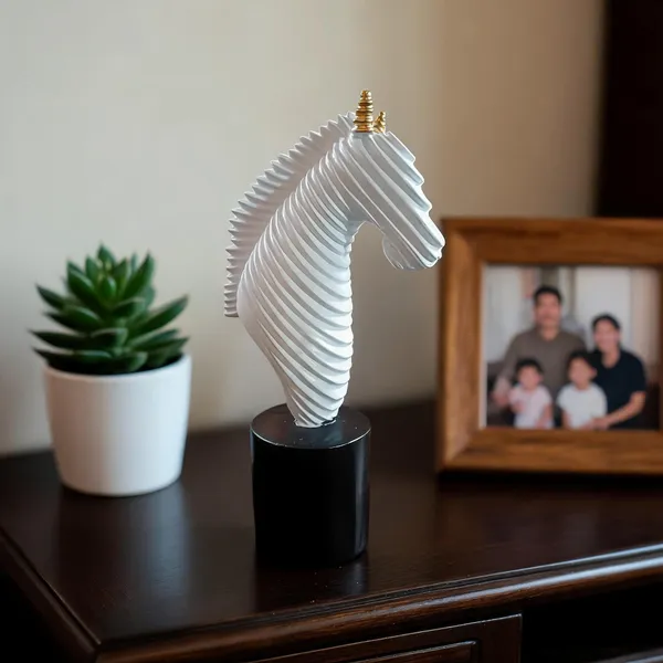 Horse_Head_Sculpture_On_Base