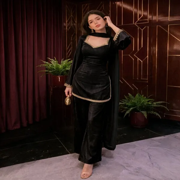 Black_Georgette_Kurta_Pant_Set_For_Women
