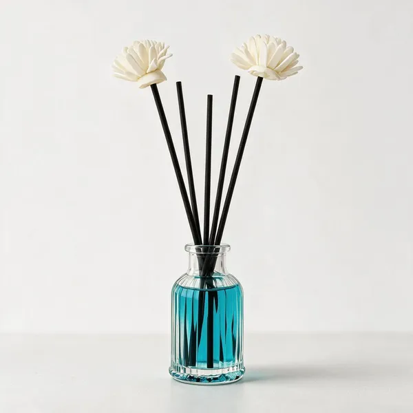 Glass_Reed_Diffuser_with_White_Flowers