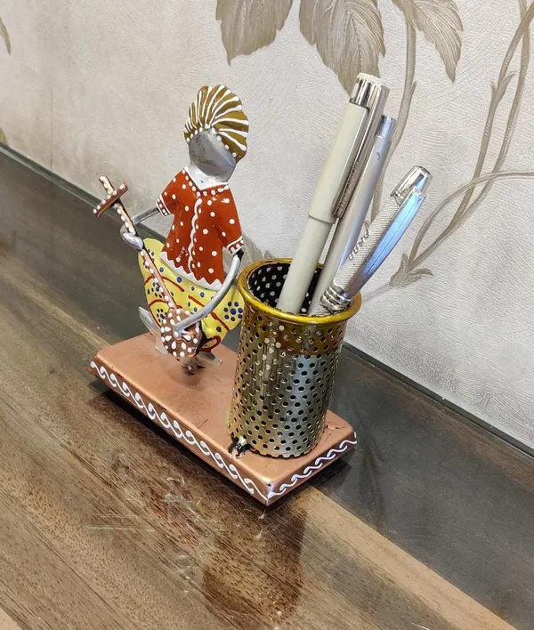 Iron_Rajasthani_Musician_Figurine_Pen_And_Card_Holder