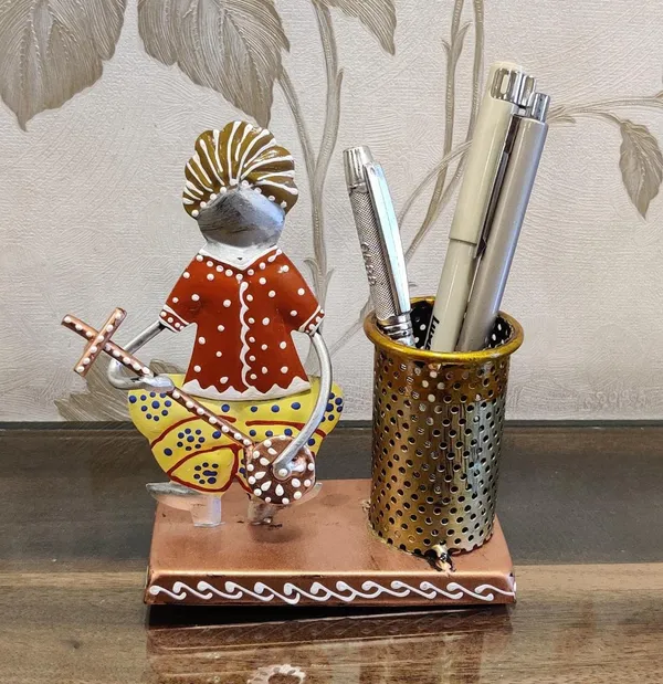 Iron_Rajasthani_Musician_Figurine_Pen_And_Card_Holder