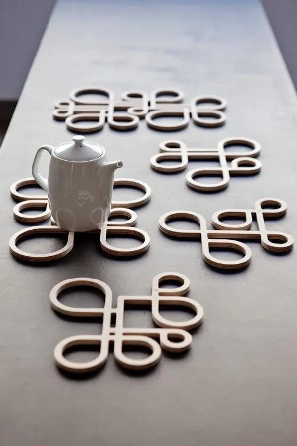 Wooden_Abstract_Loop_Trivet_Set