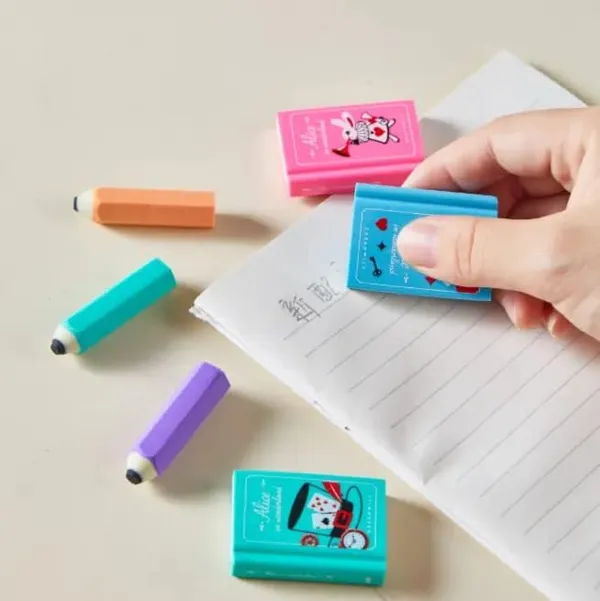 Alice_In_Wonderland_Eraser_Set