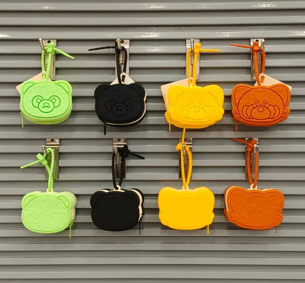 Silicone_Animal_Earbud_Case_With_Keychain_Loop