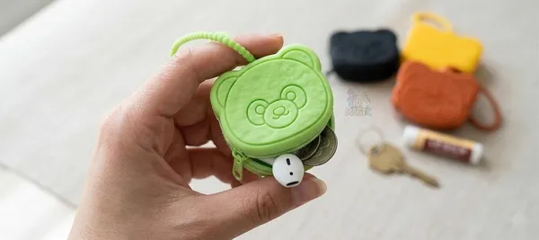 Silicone_Animal_Earbud_Case_With_Keychain_Loop