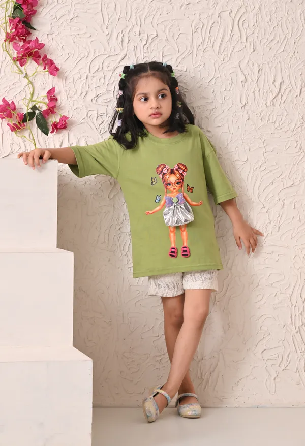 Red_Graphic_Print_Relaxed_Fit_T-Shirt_for_Girls