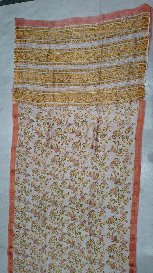Off_White_Floral_Print_Saree_For_Women