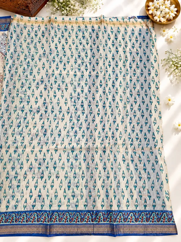 Cream_Printed_Saree_For_Women
