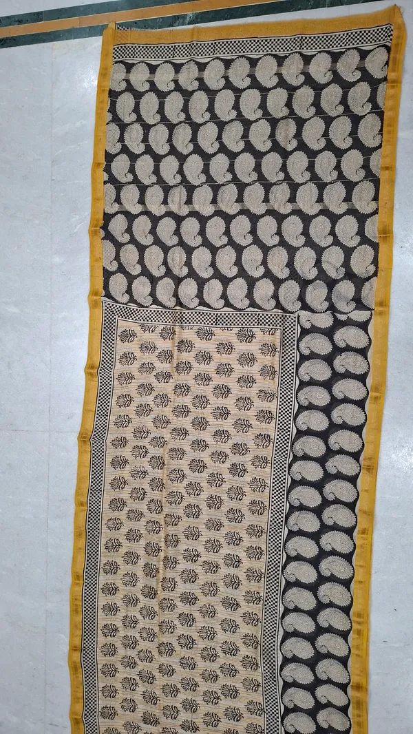 Black_Paisley_Print_Saree_For_Women