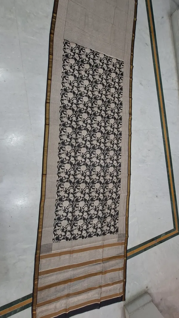 Black_And_Cream_Printed_Saree_For_Women