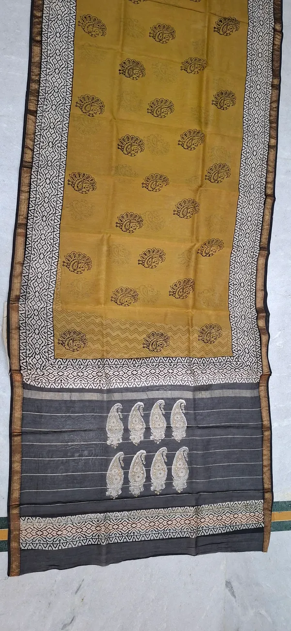 Mustard_Printed_Saree_For_Women