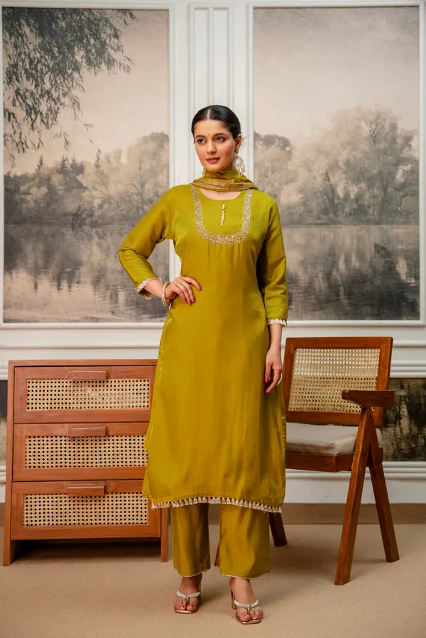 Mustard_Straight_Fit_Kurta_Set_For_Women