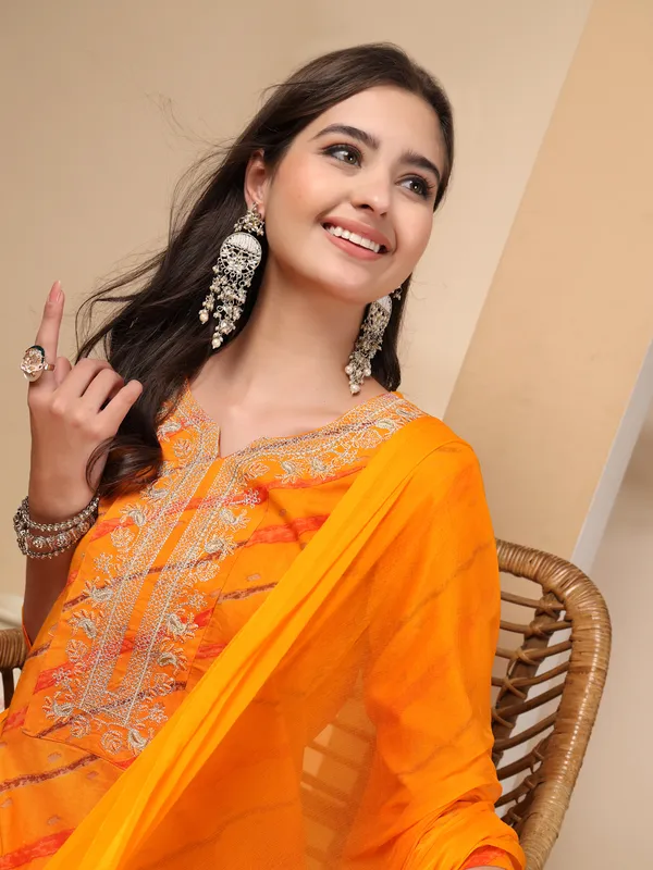 Orange_Viscose_Rayon_Regular_Leheriya_Printed_Thread_Work_Kurta_Set_For_Women