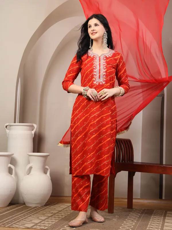 Red_Viscose_Rayon_Regular_Leheriya_Printed_Thread_Work_Kurta_Set_For_Women