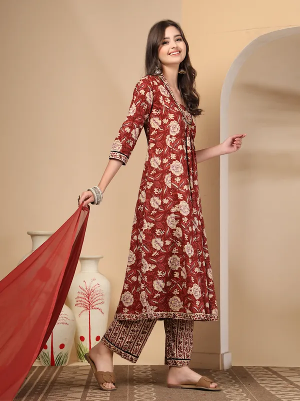 Maroon_Pure_Cotton_Regular_Floral_Printed_Sequinned_Kurta_Set_For_Women