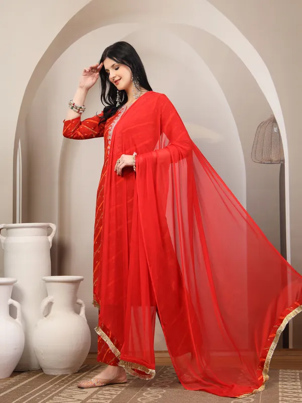 Red_Viscose_Rayon_Regular_Leheriya_Printed_Thread_Work_Kurta_Set_For_Women