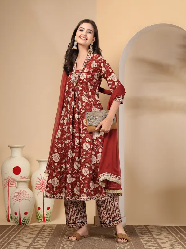Maroon_Pure_Cotton_Regular_Floral_Printed_Sequinned_Kurta_Set_For_Women