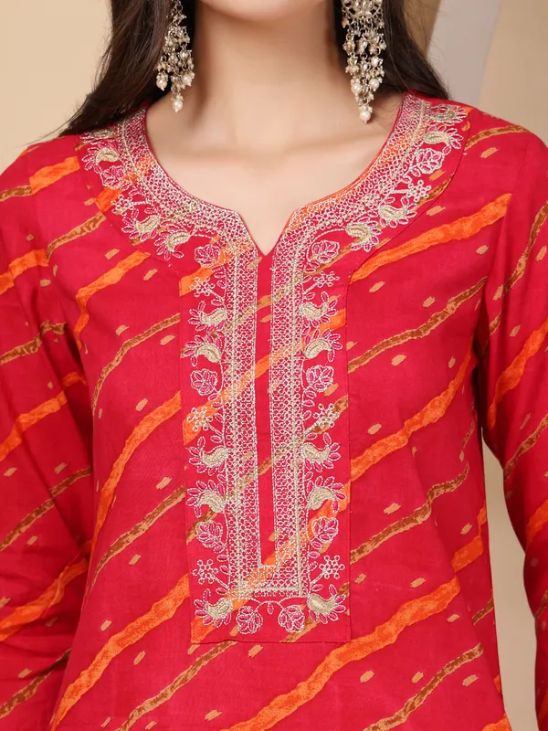 Pink_Viscose_Rayon_Regular_Leheriya_Printed_Thread_Work_Kurta_Set_For_Women