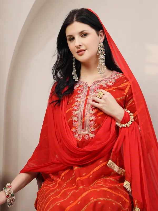 Red_Viscose_Rayon_Regular_Leheriya_Printed_Thread_Work_Kurta_Set_For_Women