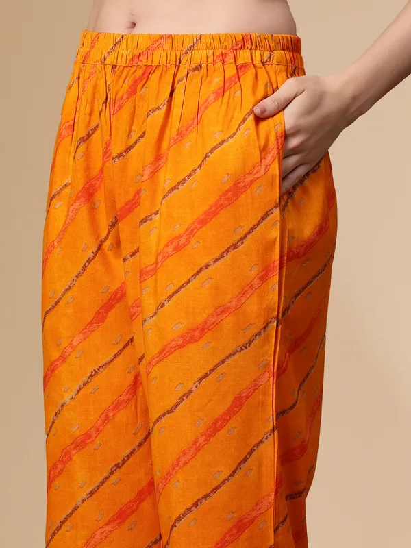 Orange_Viscose_Rayon_Regular_Leheriya_Printed_Thread_Work_Kurta_Set_For_Women