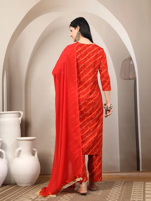 Red_Viscose_Rayon_Regular_Leheriya_Printed_Thread_Work_Kurta_Set_For_Women