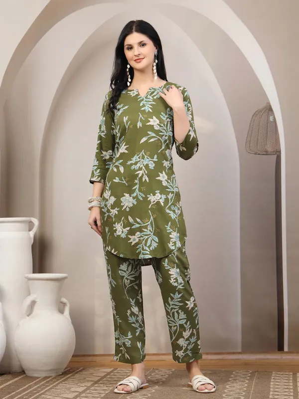 Green_Viscose_Rayon_Floral_Printed_Top_Palazzo_Co-Ords_For_Women