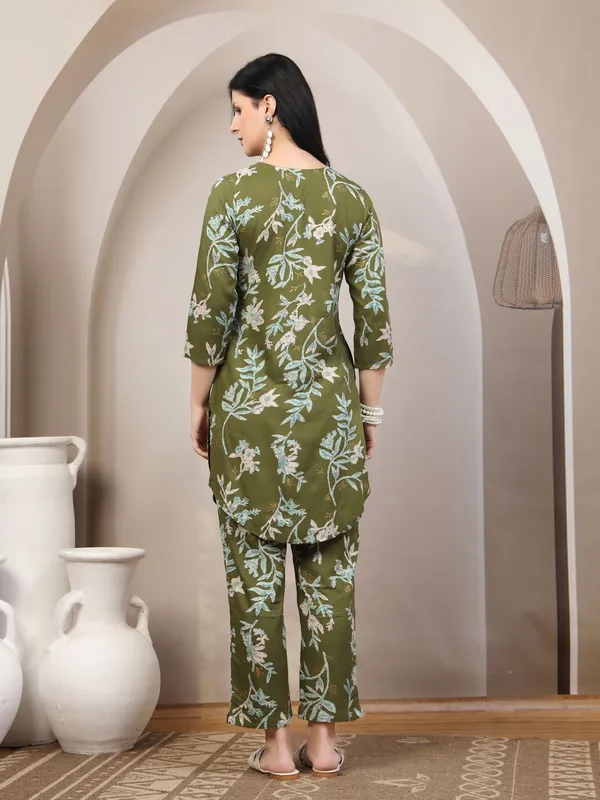 Green_Viscose_Rayon_Floral_Printed_Top_Palazzo_Co-Ords_For_Women