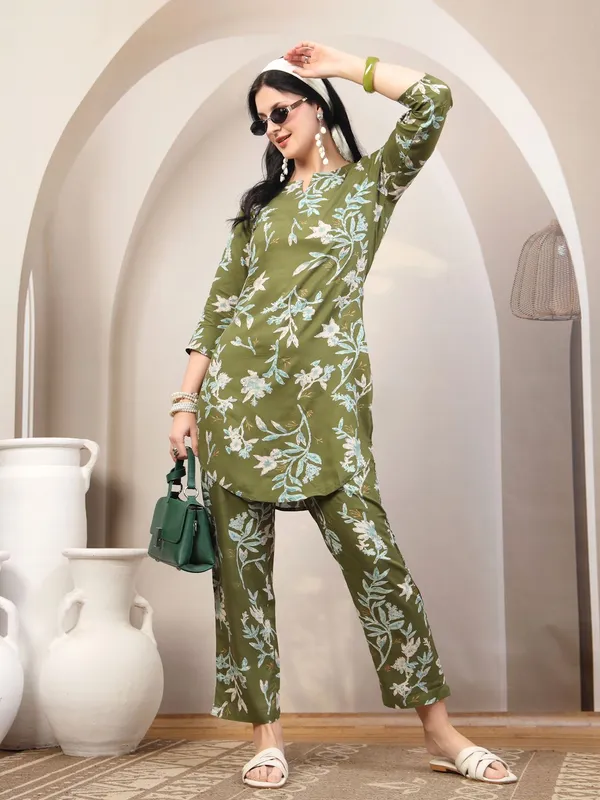 Green_Viscose_Rayon_Floral_Printed_Top_Palazzo_Co-Ords_For_Women