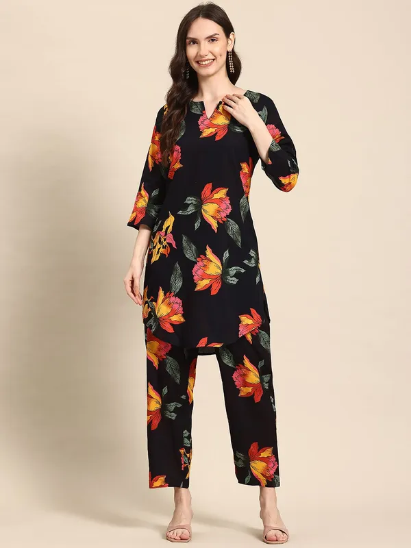 Black_Viscose_Rayon_Floral_Printed_Notch_Neck_Co-Ords_For_Women