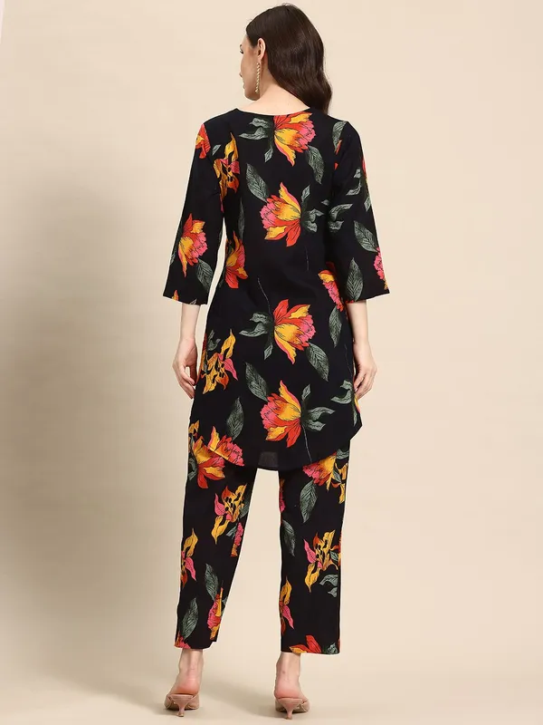 Black_Viscose_Rayon_Floral_Printed_Notch_Neck_Co-Ords_For_Women