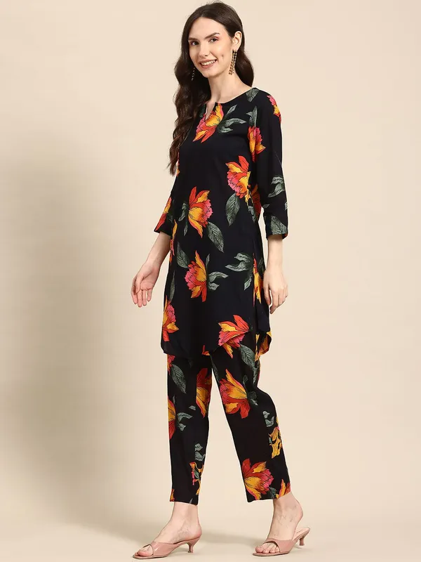 Black_Viscose_Rayon_Floral_Printed_Notch_Neck_Co-Ords_For_Women
