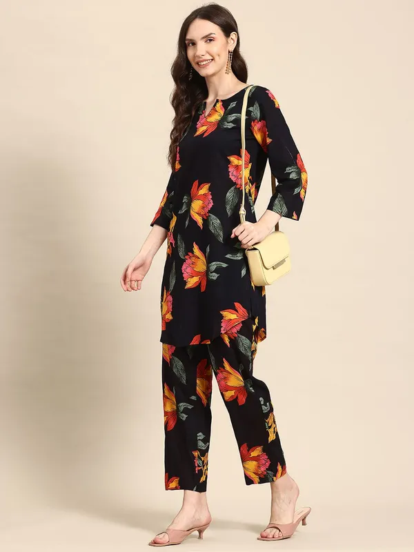 Black_Viscose_Rayon_Floral_Printed_Notch_Neck_Co-Ords_For_Women